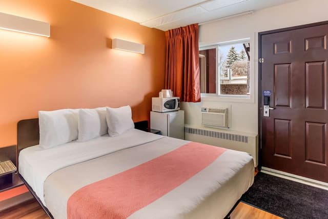 Standard Room, 1 Queen Bed, Non Smoking