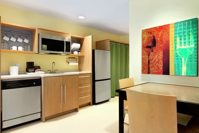 1 DOUBLE BED 1 BEDROOM SUITE NONSMOKING