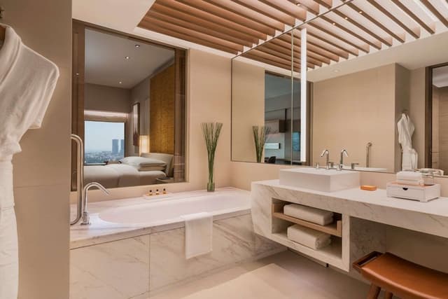Regency Suite King