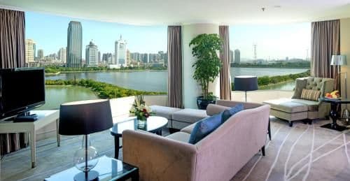 Premier Lake View Suite King