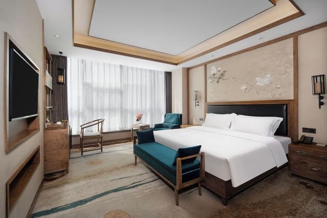 Superior Room, 1 King Bed, City View