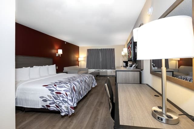 Suite, 1 King Bed, Jetted Tub (Smoke Free)