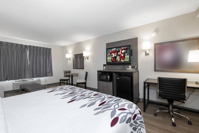 Suite, 1 King Bed, Jetted Tub (Smoke Free)