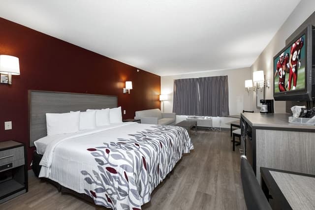 Suite, 1 King Bed, Jetted Tub (Smoke Free)