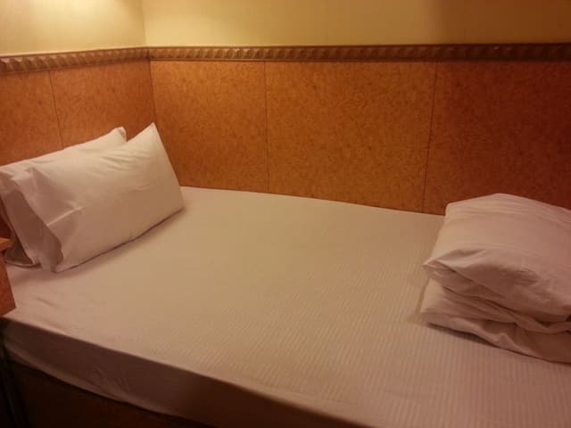 Economy Room