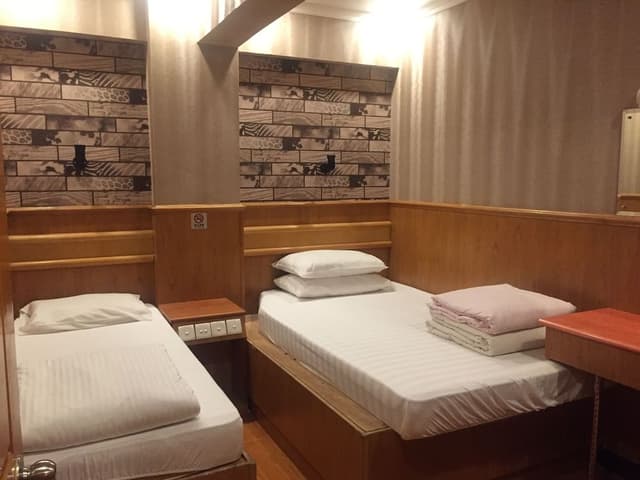 Economy Room