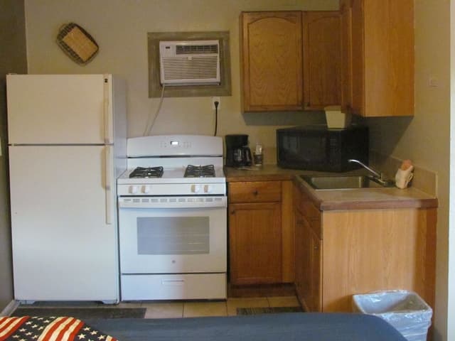 Deluxe Room, 1 Queen Bed, Kitchenette