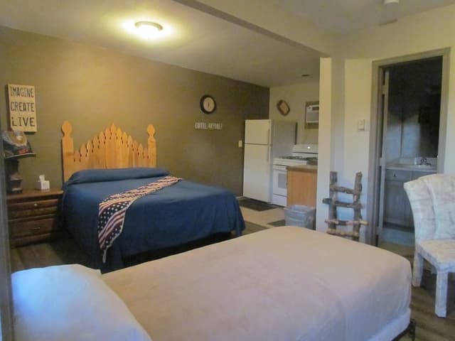 Deluxe Room, 1 Queen Bed, Kitchenette