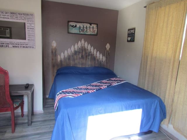 Basic Room, 1 Queen Bed