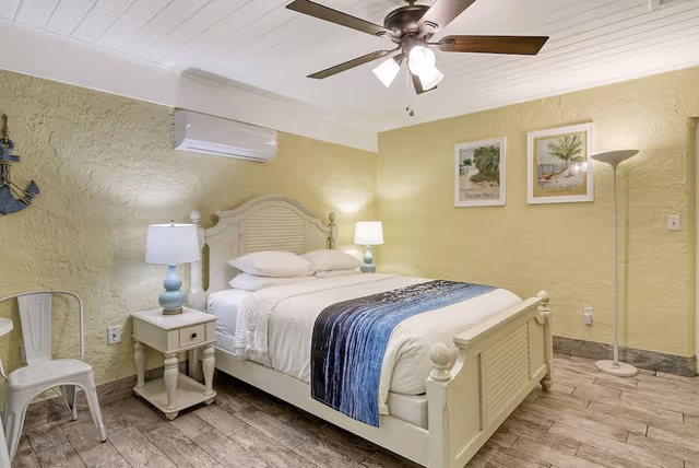 Grand Studio (1 Queen Bed)