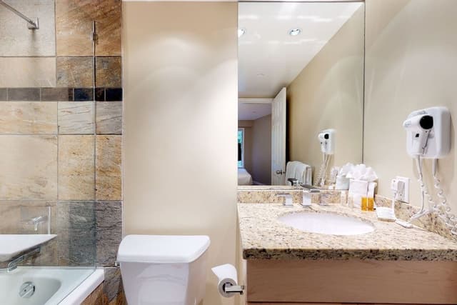 Condo, 2 Bedrooms