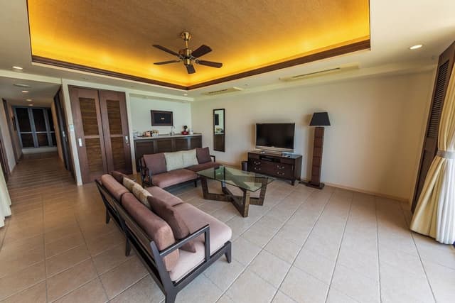 Premium Suite in Condo Bldg (Quadruple Occupancy)
