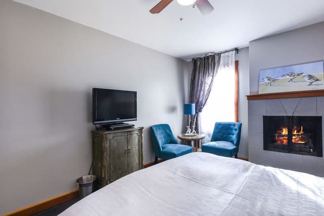 Room, 1 Queen Bed, Fireplace