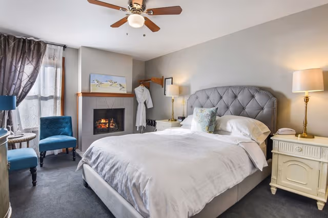Room, 1 Queen Bed, Fireplace
