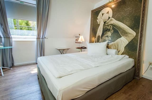 Economy Room, 1 Queen Bed