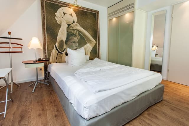 Economy Room, 1 Queen Bed