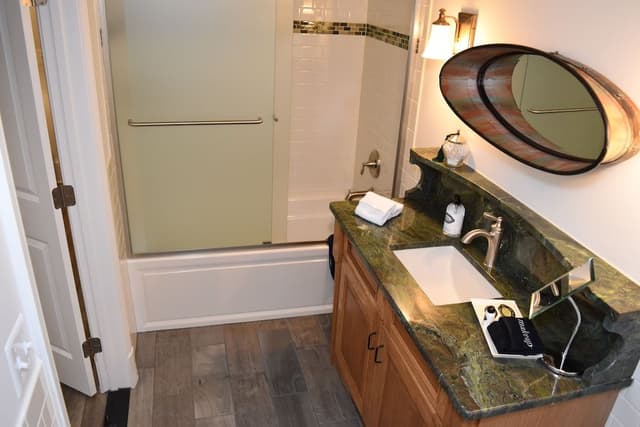 Room, Private Bathroom (Room 200)