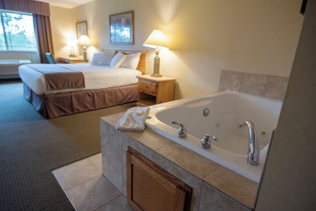 Suite with King Bed, Jetted Tub, Fireplace