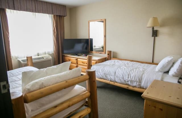 King Whirlpool Suite, 1 King bed, 2 Single Beds, and Jetted Tub