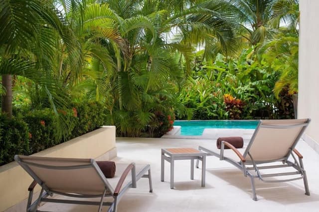 Preferred Club Junior Suite Swimout King