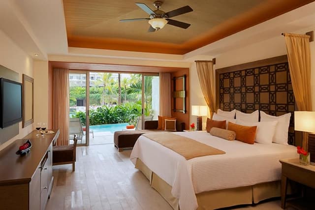 Preferred Club Junior Suite Swimout King