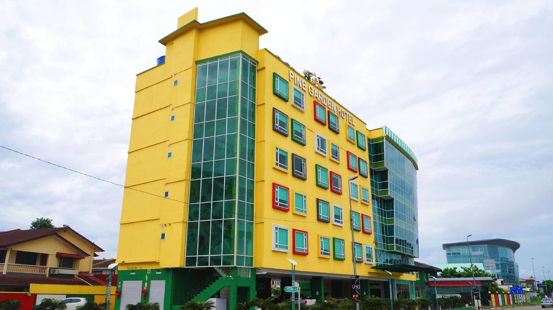 โรงแรมไพน์ การ์เดน โรงแรมไพน์ การ์เดน