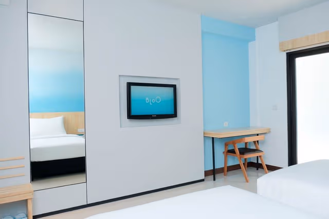 Deluxe Twin Room, Pool Access