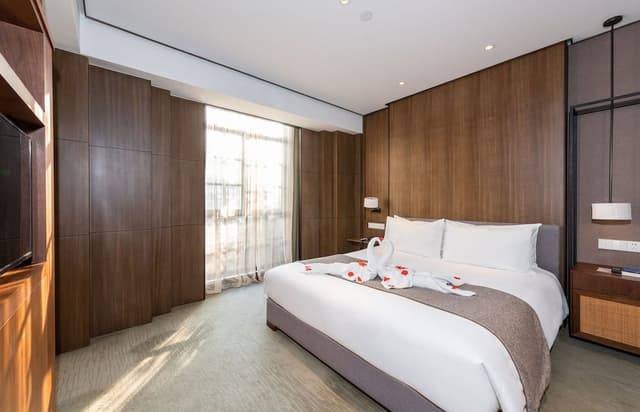 Grand Room, 1 King Bed, Garden View