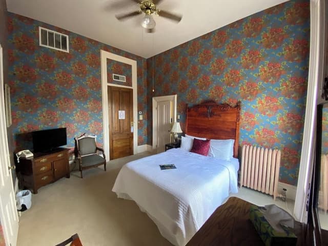 Basic Room, 1 Queen Bed