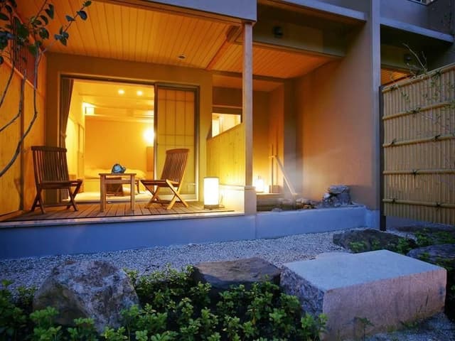 Deluxe Japanese Style Twin Room with Private Bathroom