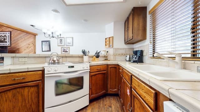 Condo, 2 Bedrooms