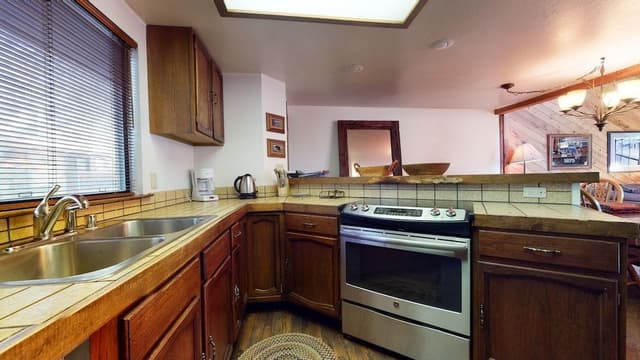 Condo, 2 Bedrooms