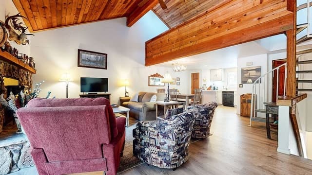 Condo, 2 Bedrooms