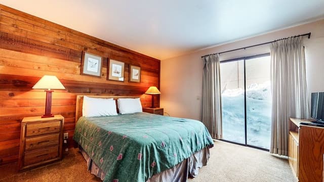 Condo, 2 Bedrooms