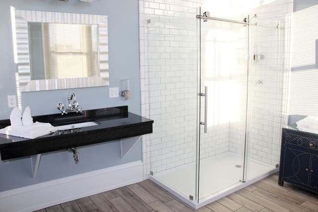 Superior Double Room, Ensuite, City View (204 Mail Room)