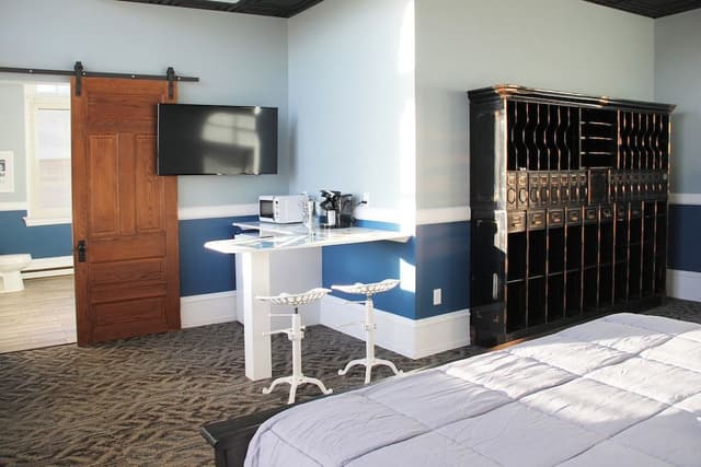 Superior Double Room, Ensuite, City View (204 Mail Room)