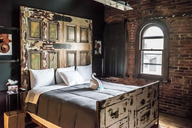 Exclusive Studio, Ensuite, City View (309 The Lumber Room)