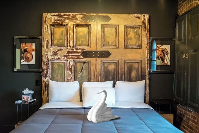 Exclusive Studio, Ensuite, City View (309 The Lumber Room)