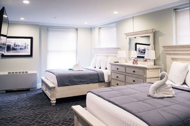 Superior Suite, Ensuite (202 Fire Fighters Suite)