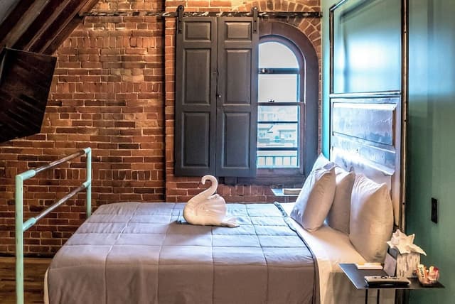 Romantic Studio, Ensuite, City View (308 The Flood Room)