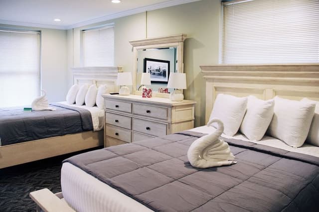 Superior Suite, Ensuite (202 Fire Fighters Suite)