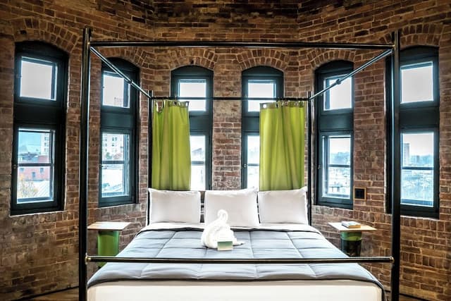 Double Room, Ensuite, City View (306 The Twain Room)
