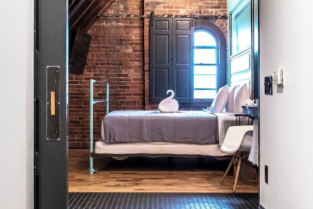 Romantic Studio, Ensuite, City View (308 The Flood Room)