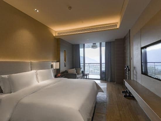 1 King Premium Lake View Balcony