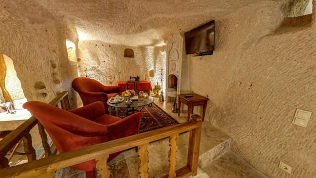 HONEYMOON ROOM