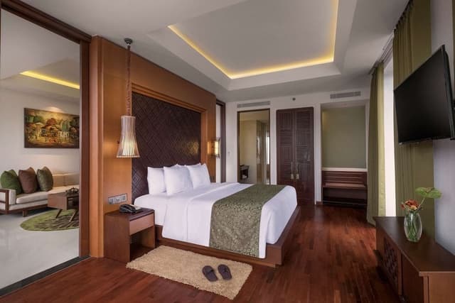 Deluxe Room, 1 Queen Bed, City View