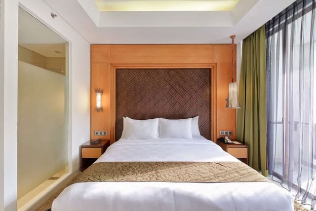 Deluxe Room, 1 Queen Bed, City View