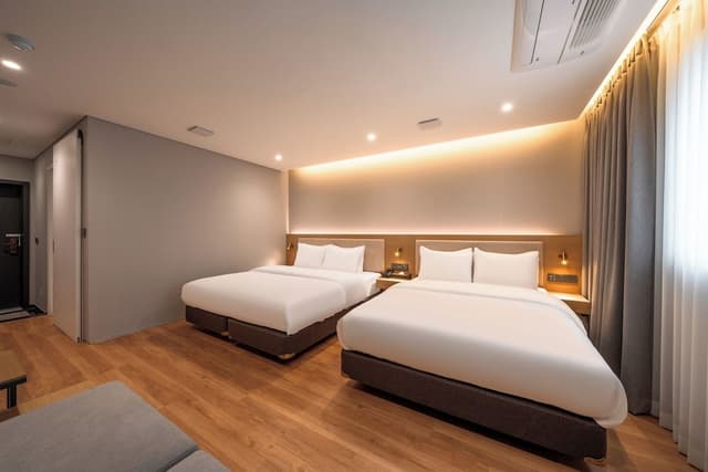 Family Twin Room C