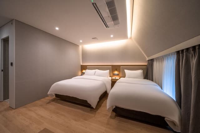 Standard Twin Room