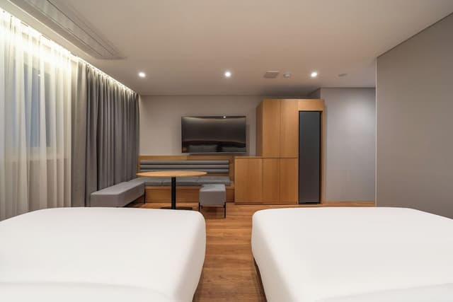 Family Twin Room C